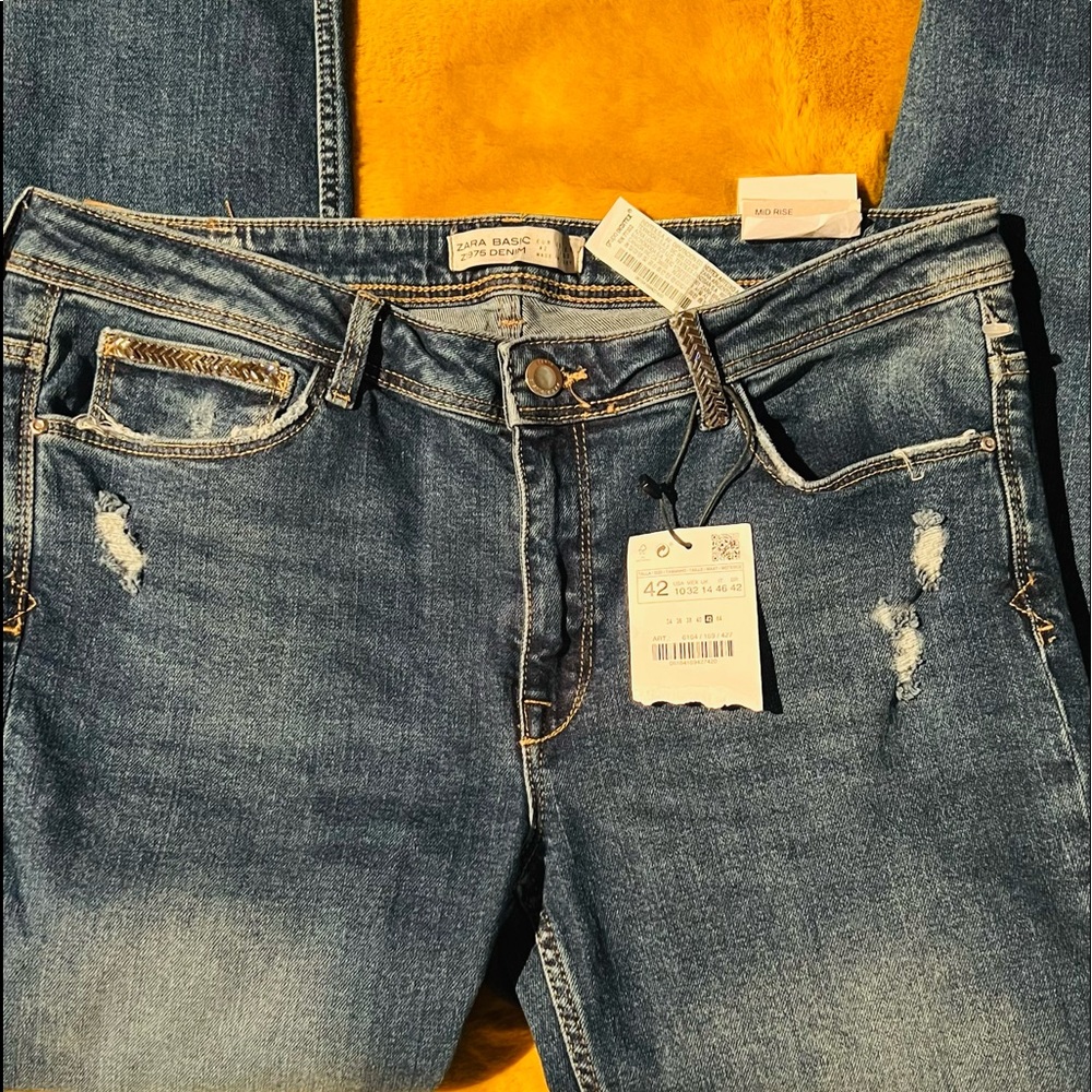 ZARA JEWELED  JEANS